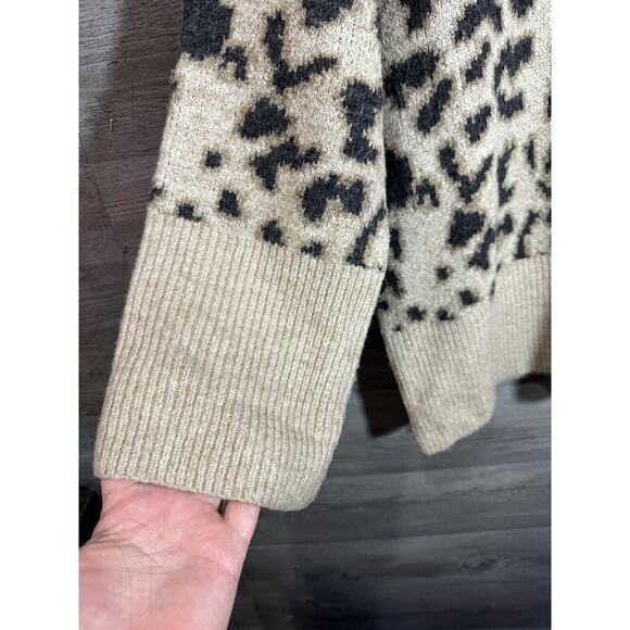 Womens Pol Oversized Leopard Print Sweater Size Medium - Picture 2 of 8